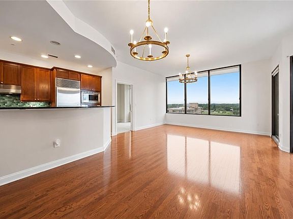2nd image of 2828 Peachtree Rd NW APT 1204
