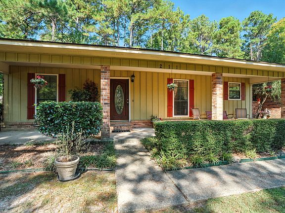3rd image of 211 Delta Dr