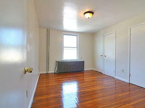 5th image of 828 S Oak Dr