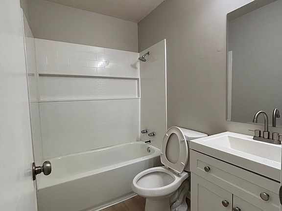 4th image of 5709 Nogard Ave #5711