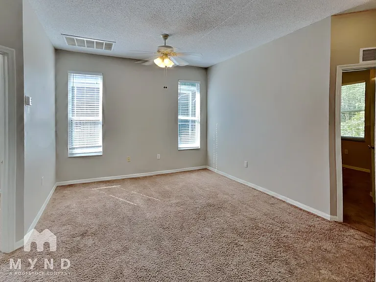 7026 Captiva Cir — Photo 12