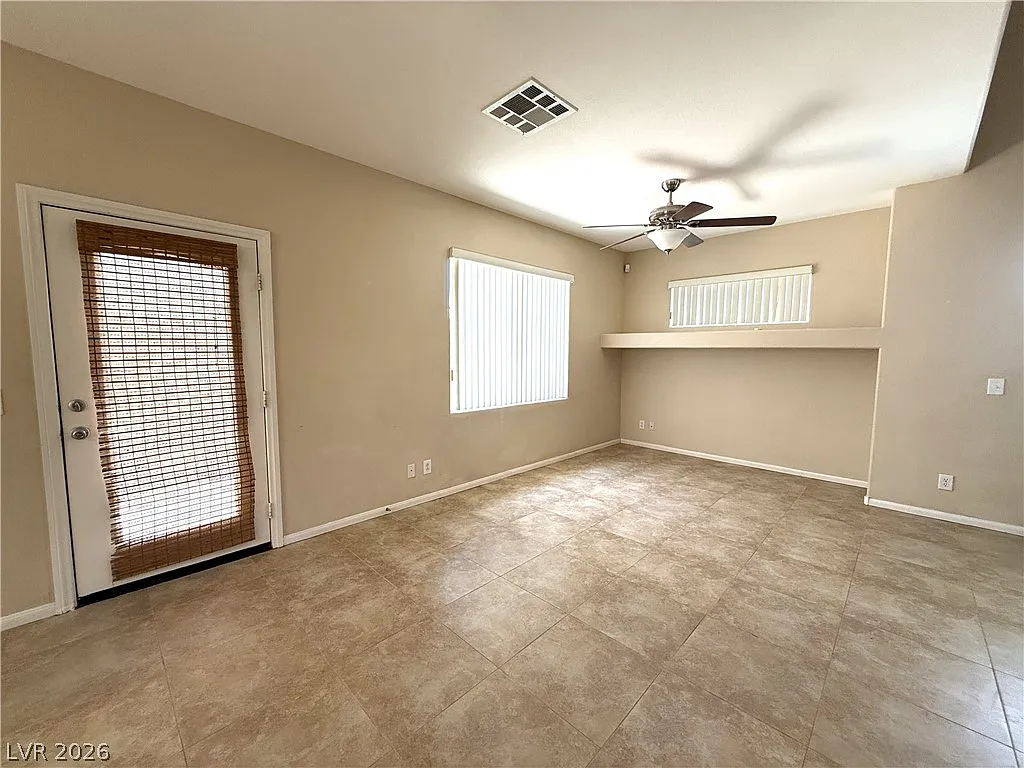 4 bed, 2.5 bath, 1733 sqft, $2,035 — Photo 4