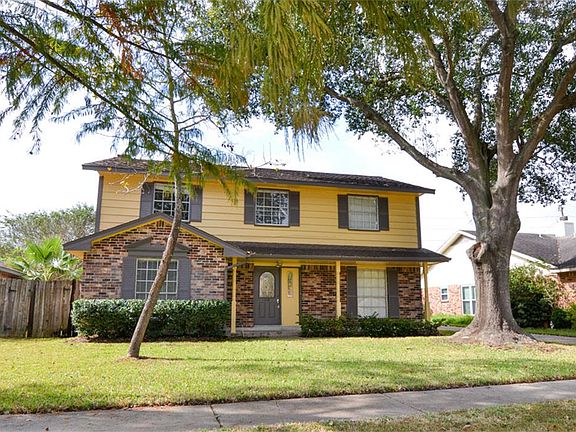 2nd image of 1010 Park Knoll Ln