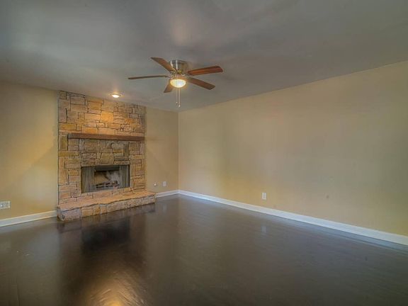 2nd image of 2523 Tamarack Dr #1820