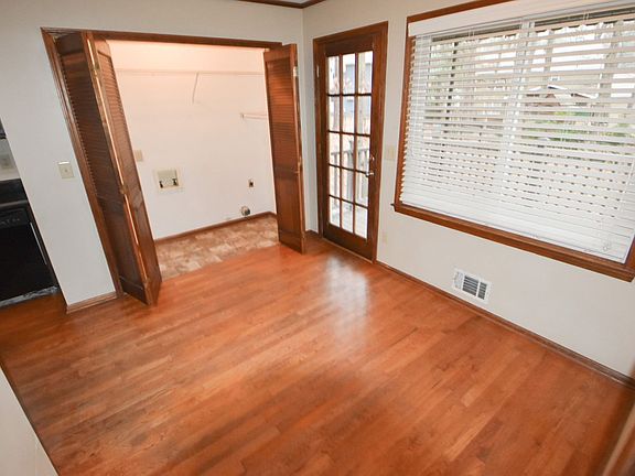 3rd image of 3904 Millwood Ln