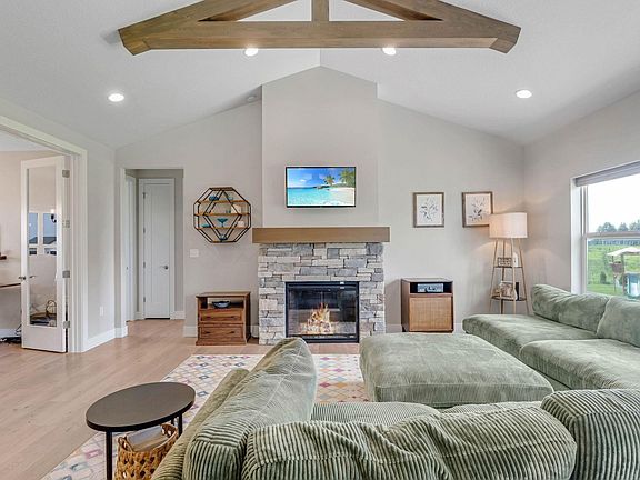 3rd image of 229 Willow Oak Dr
