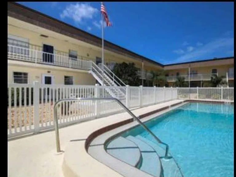 409 Manatee Ct #203 — Photo 2