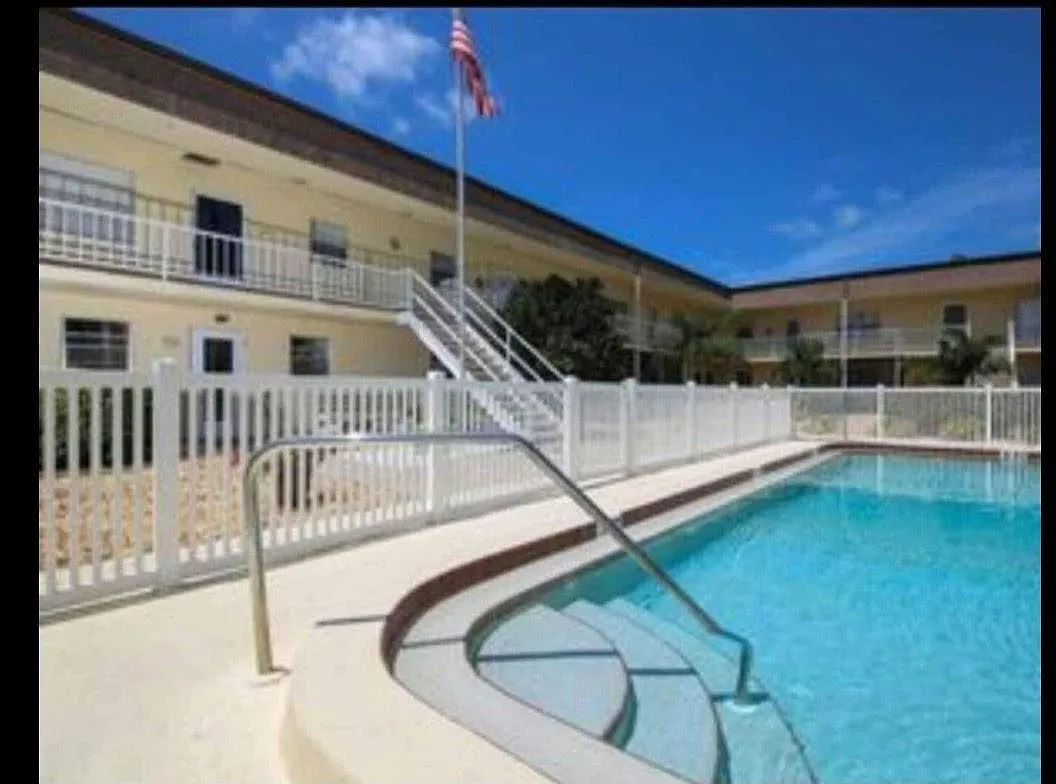 Building Photo - 409 Manatee Ct #203