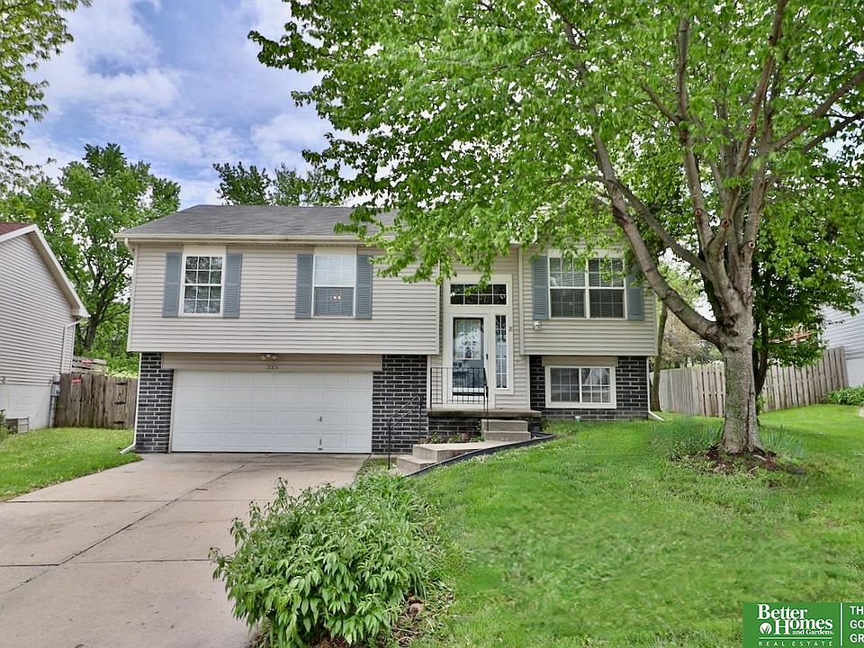 1st image of 3205 Blackhawk Dr