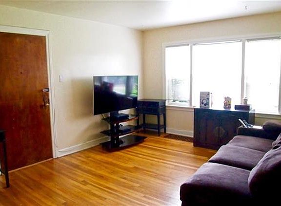 4th image of 1944 W Albion Ave #1s