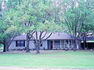 5225 Julie Cir, Bryan, TX 77807