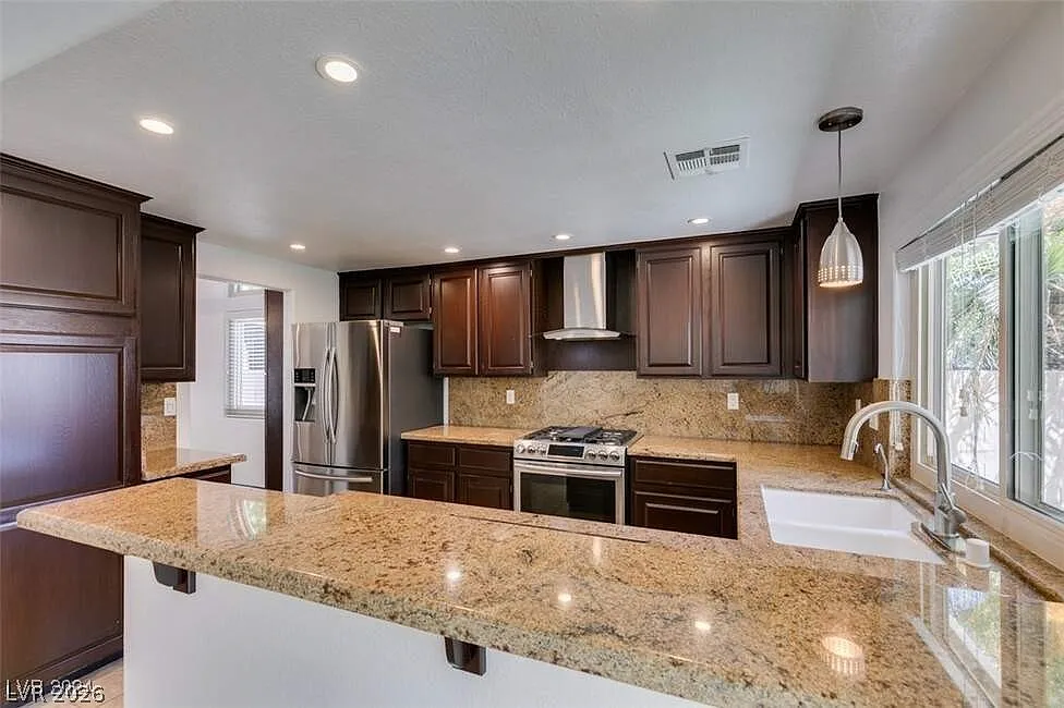 3 bed, 2.0 bath, 1542 sqft, $2,450 — Photo 1