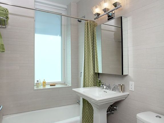 5th image of 1510 Lexington Ave APT 5V