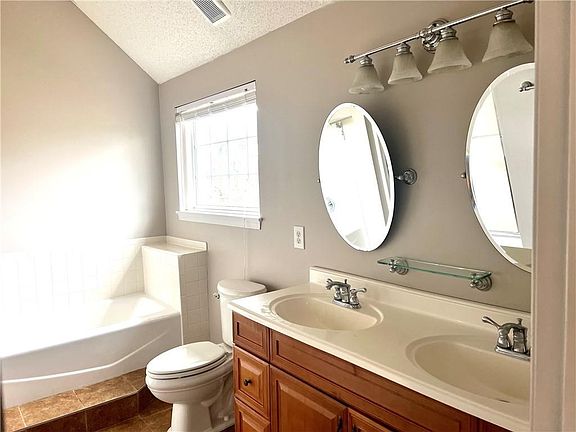 2nd image of 956 E Cavendish Trl
