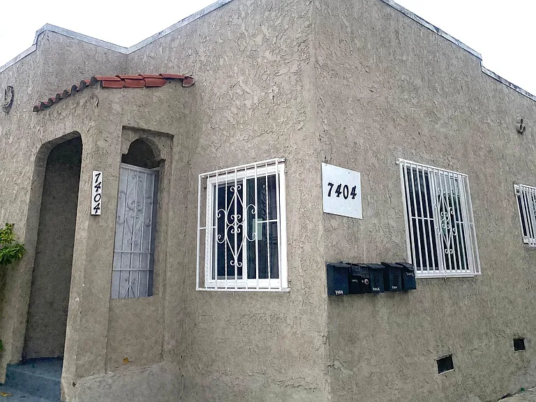 7406 S Figueroa St — Photo 8