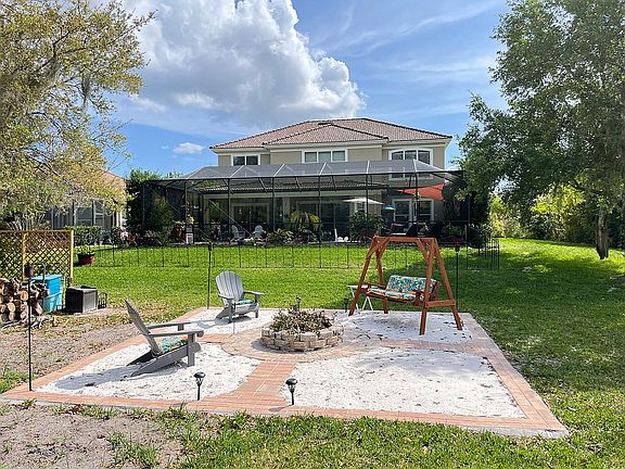 BACK YARD WITH FIREPIT 