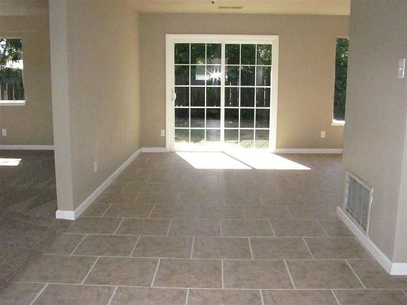4th image of 3412 Moonview Dr