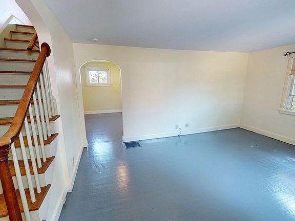 5th image of 110 W Scribner Ave