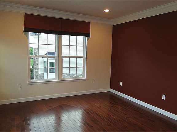 5th image of 105 McIntosh Dr