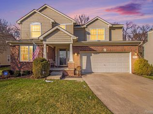 1544 Four Seasons Dr, Howell, MI