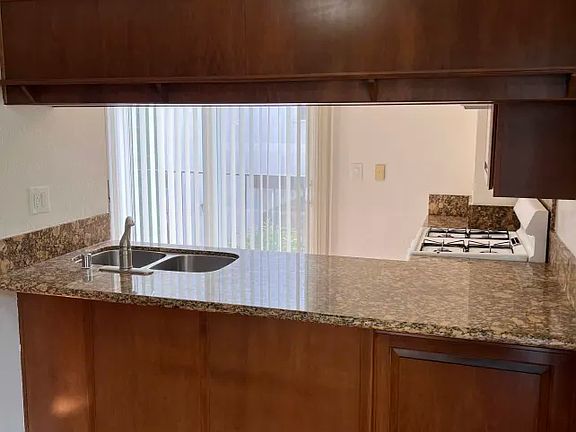 4th image of 2427 Oswego St #D