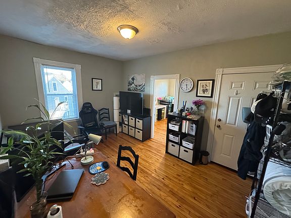 3rd image of 42 Beckford St APT 5