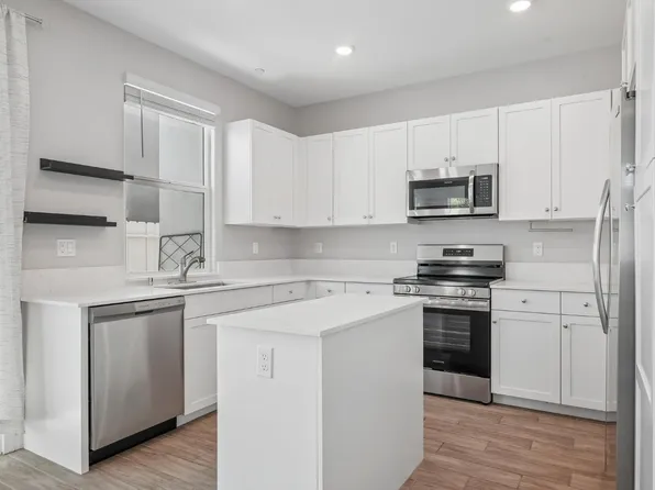 813 Lake Park Cir, Galt, CA 95632