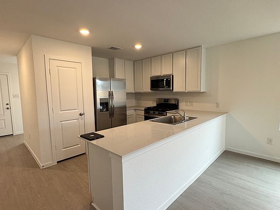 4th image of 26718 Sea Holly Cir
