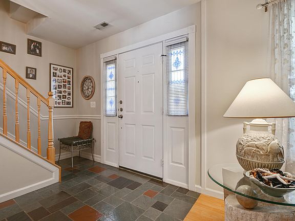 4th image of 12 Newport Dr