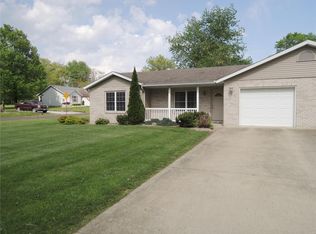 224 N Dewey St, Greenville, IL 62246