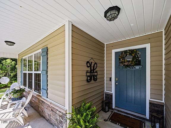 3rd image of 103 Hawksbill Drive
