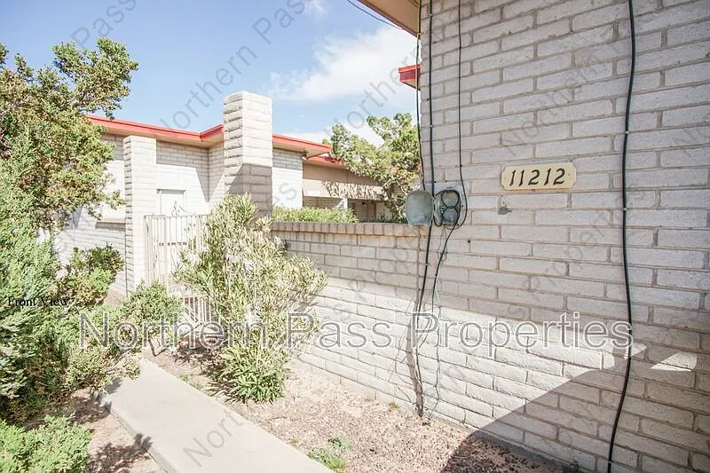 2 bed, 1.0 bath, 868 sqft, $1,015 — Photo 2