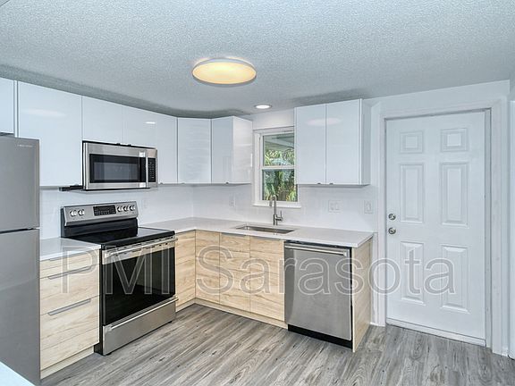 4th image of 2237 Michele Dr