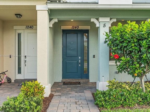 3rd image of 1240 Eucalyptus Dr Unit 5