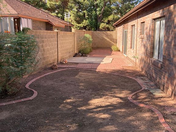 3rd image of 853 E Linda Ln