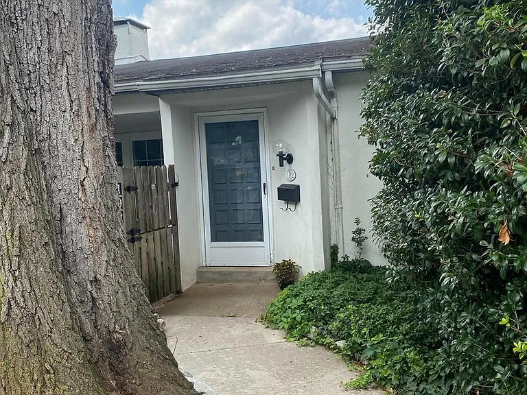192 E Chelsea Cir — Photo 1