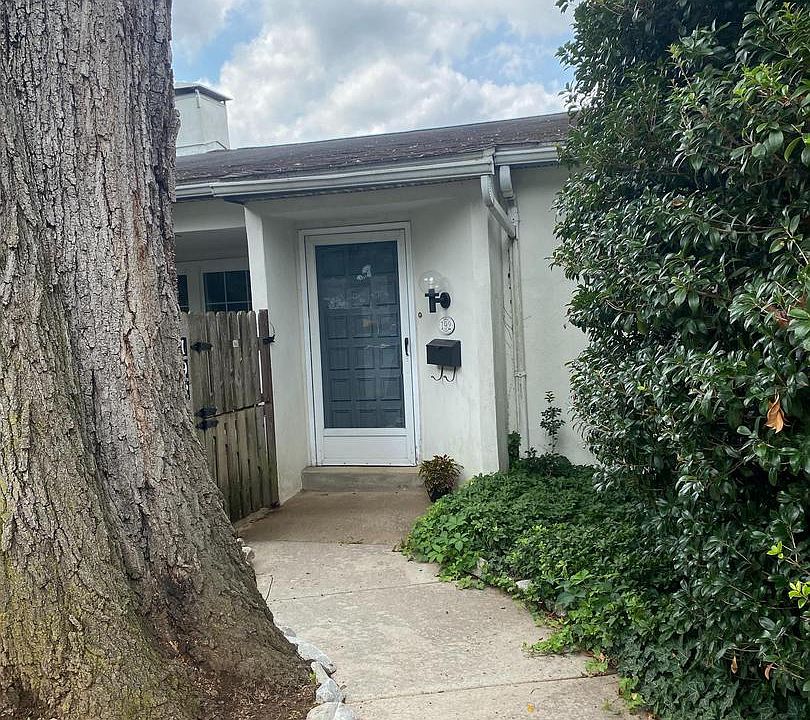 1st image of 192 E Chelsea Cir