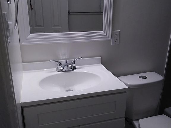 4th image of 4060 Menlo Ave