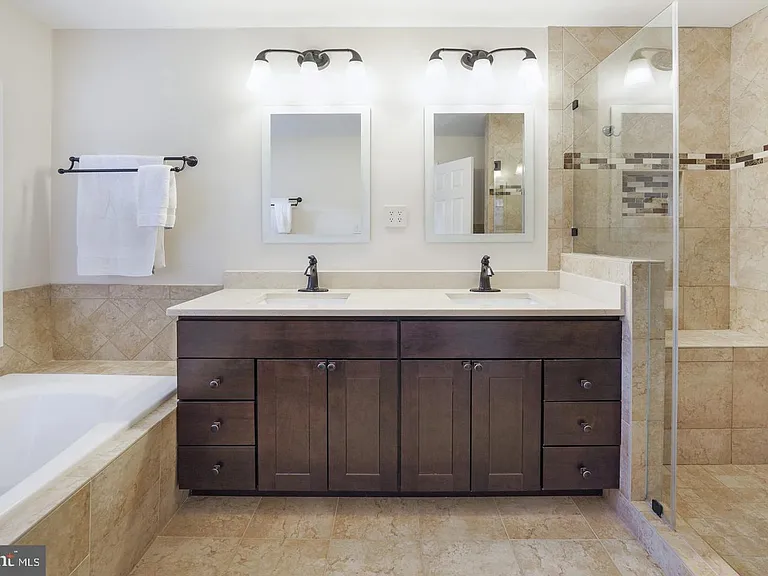6624 Thurlton Dr — Photo 16