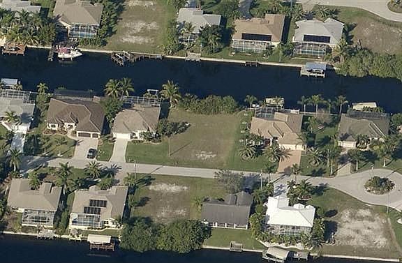 4th image of 2811 SW 39th Ter