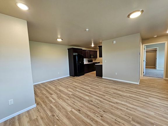5th image of 461 Neel St #101