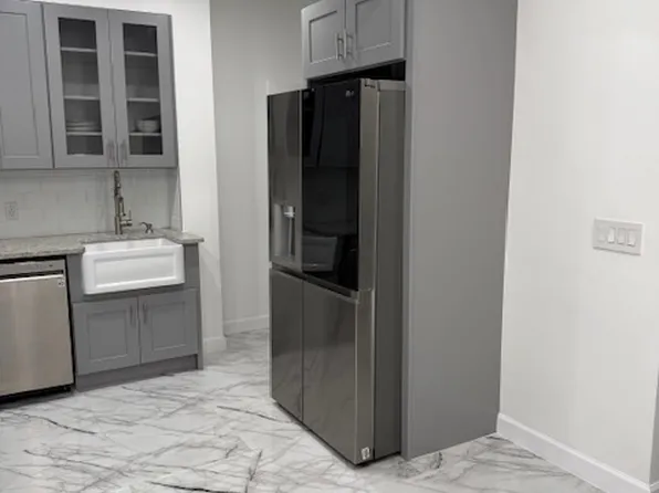 455 East 43rd Street image 8 of 21