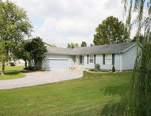 2nd image of 816 Oak Leaf Dr