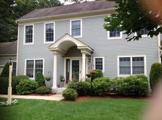 13 Hawthorne Ln UNIT 13, Bedford, MA 01730