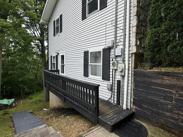 23 E Mountain Rd #B — Photo 3