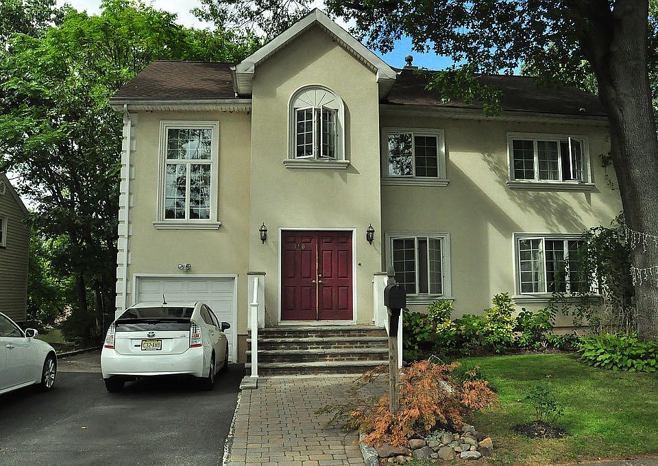 1st image of 9-10 Arnot Pl #1X