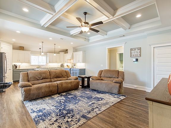 5th image of 10 Barrett Ln