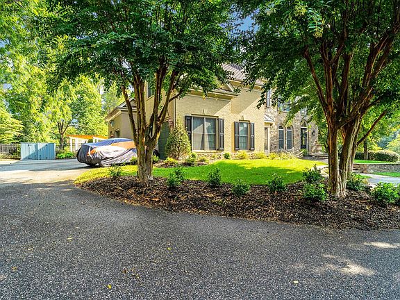 3rd image of 1506 Sunningdale Way