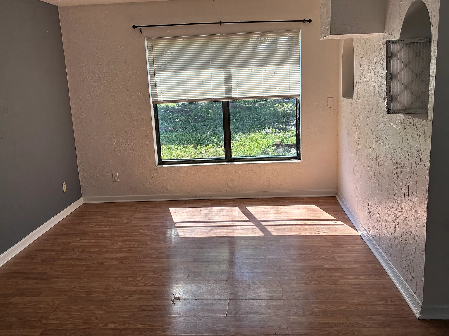 3 bed, 1200 sqft, $1,680 — Photo 2