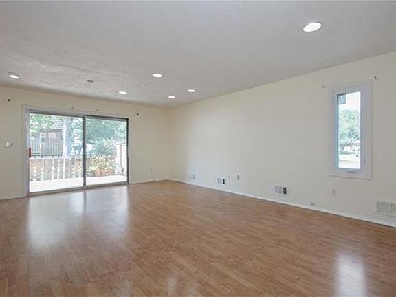 5th image of 8A Heritage Dr